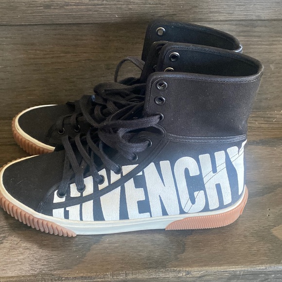 Givenchy logo sneakers size 7 women’s excellent condition authentic - Picture 1 of 3